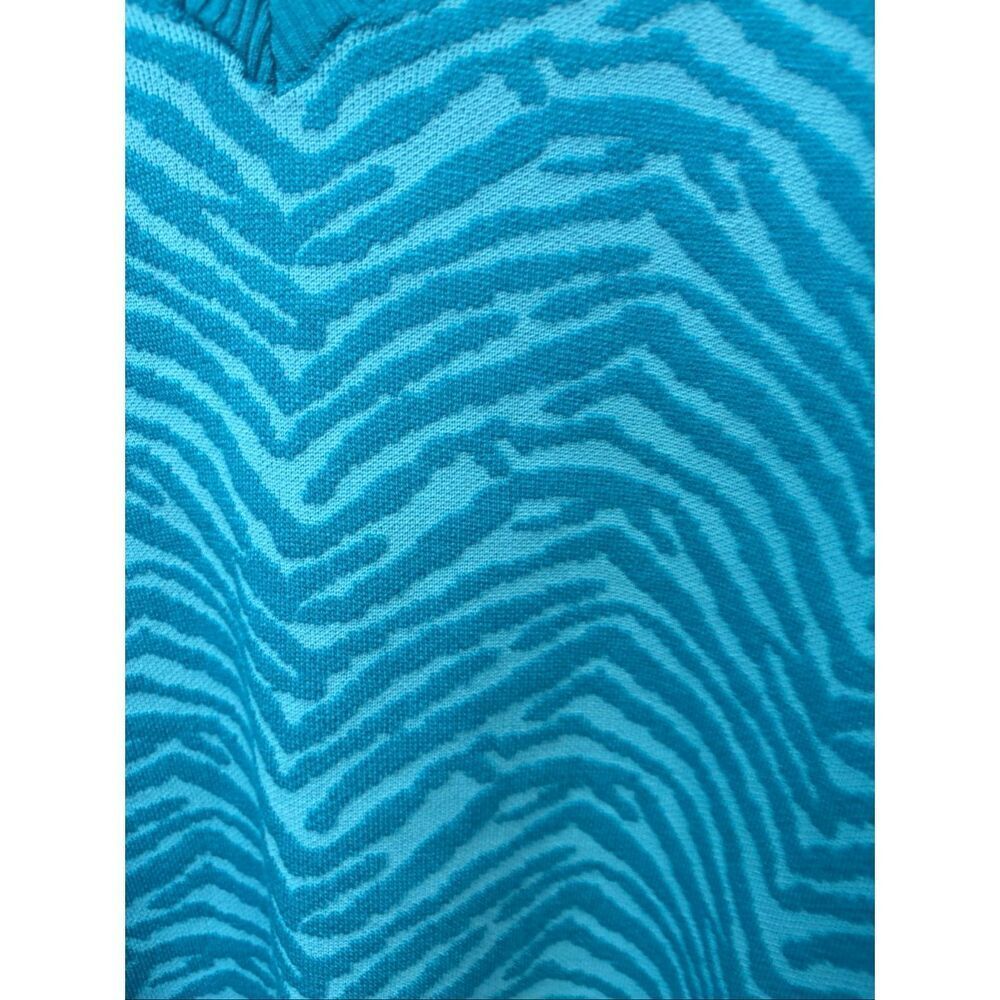Blue Zebra Striped Patterned Sweater - Picture 4 of 5